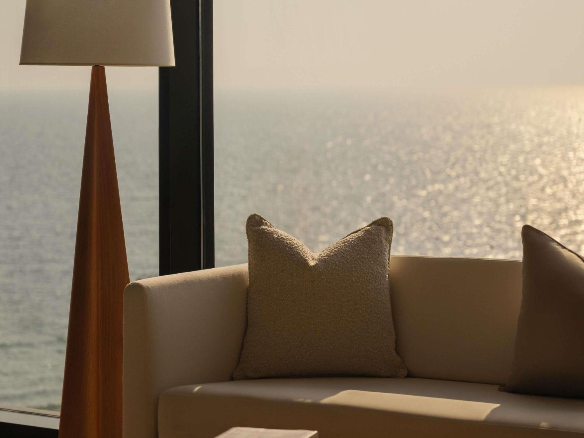 Midnight Dawn Suite with Sea View, Welcome amenity, Daily pre-dinner drinks , In-suite cocktail setup